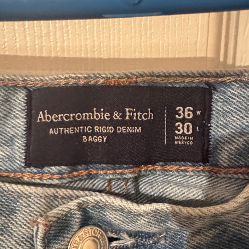 Abercrombie & Fitch Light Blue Rigid Denim Jeans 36x30 - Picture 2 of 6